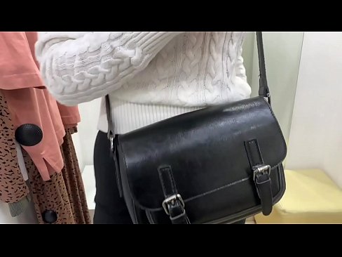 ❤️ Masturbasyon piblik nan jenn femèl FeralBerry ak yon gode nan sal la Fitting ️ Super sèks nan nou ❌️❤